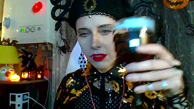 Snapshot of LuminousLady chatting on October 2025 06:20:02 PM LuminousLady online show from October 2025 06:20:02 PM