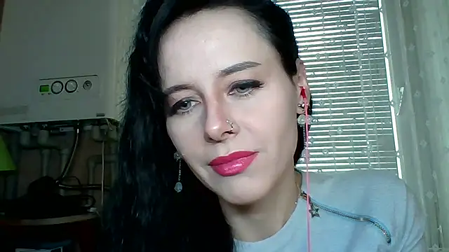 Snapshot of LuminousLady chatting on November 2025 11:20:02 AM LuminousLady online show from November 2025 11:20:02 AM