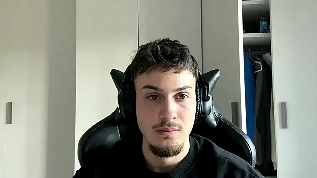 NaplesGuy04 online show from May 2026 03:38:02 PM
