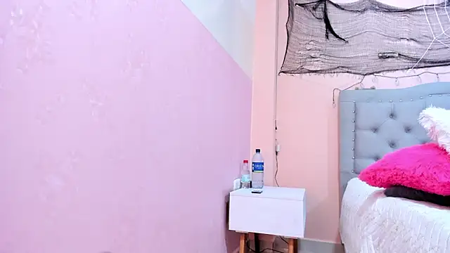 littletammy4u  online show from November 2025 12:17:01 PM