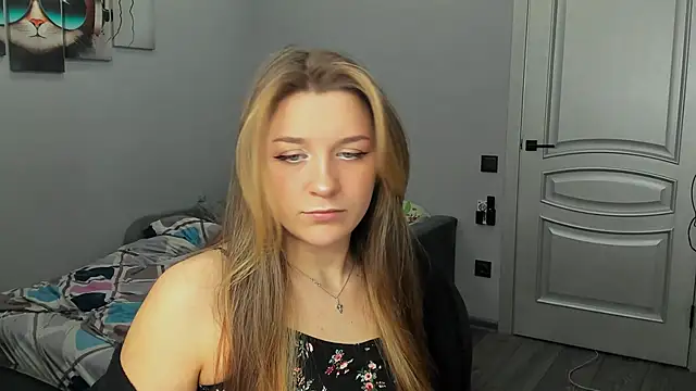 Snapshot of MollyMi0 chatting on February 2025 10:21:01 PM MollyMi0 online show from February 2025 10:21:01 PM