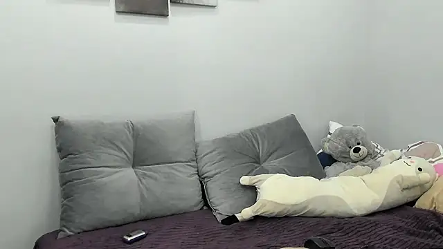 Snapshot of MollyMi0 chatting on February 2025 03:07:01 AM MollyMi0 online show from February 2025 03:07:01 AM