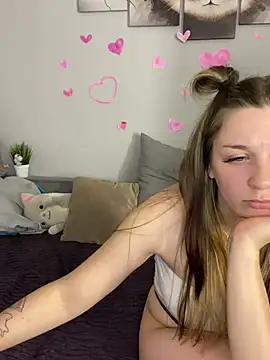 Snapshot of MollyMi0 chatting on February 2025 01:22:01 AM MollyMi0 online show from February 2025 01:22:01 AM