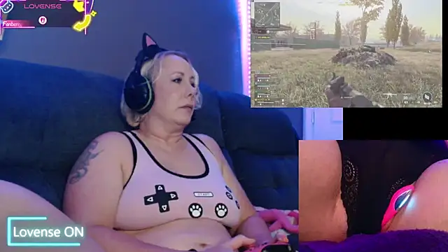 Snapshot of Trixiekittycutie chatting on September 2025 01:22:02 AM Trixiekittycutie online show from September 2025 01:22:02 AM