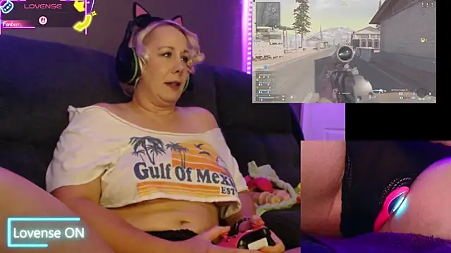 Snapshot of Trixiekittycutie chatting on September 2025 01:22:01 AM Trixiekittycutie online show from September 2025 01:22:01 AM