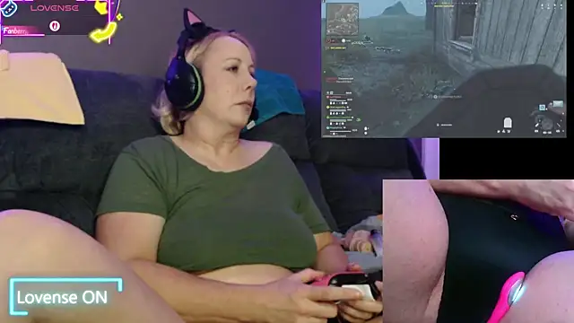 Snapshot of Trixiekittycutie chatting on October 2025 01:16:02 AM Trixiekittycutie online show from October 2025 01:16:02 AM