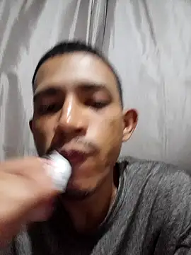 Snapshot of Mineirinho043 chatting on March 2025 10:27:02 PM Mineirinho043 online show from March 2025 10:27:02 PM