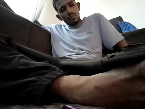 Snapshot of Mineirinho043 chatting on March 2025 07:14:02 PM Mineirinho043 online show from March 2025 07:14:02 PM