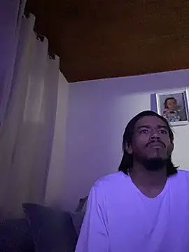 Snapshot of Mineirinho043 chatting on February 2026 02:13:02 AM Mineirinho043 online show from February 2026 02:13:02 AM