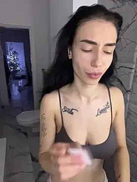 Celine Roxelle online show from December 2025 05:53:01 PM