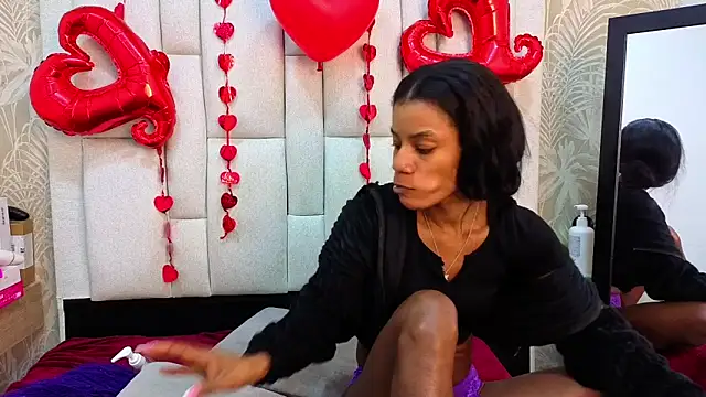 dafnnelewis online show from February 2026 11:18:01 AM