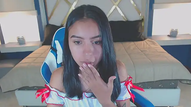 Snapshot of julieta_fn chatting on October 2025 01:08:02 PM julieta fn online show from October 2025 01:08:02 PM