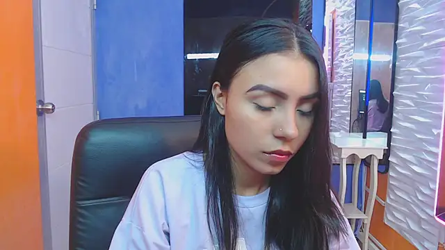 Snapshot of julieta_fn chatting on November 2025 02:28:02 PM julieta fn online show from November 2025 02:28:02 PM