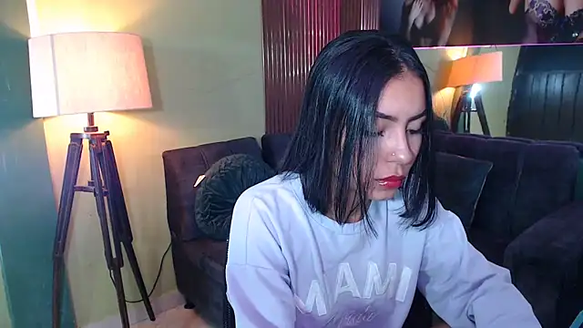 Snapshot of julieta_fn chatting on December 2025 02:48:01 PM julieta fn online show from December 2025 02:48:01 PM