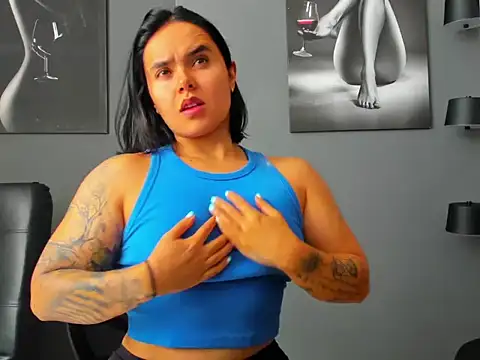 karlyjons12 online show from January 2026 03:39:01 PM