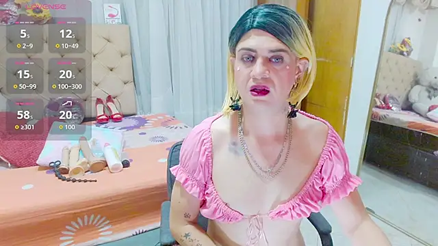 Snapshot of Dolldirtyxxx chatting on October 2025 08:40:02 PM Dolldirtyxxx online show from October 2025 08:40:02 PM