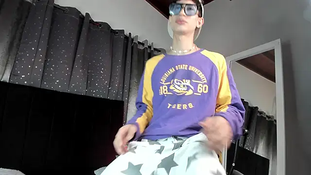 NovaaWheler online show from November 2025 07:41:02 PM