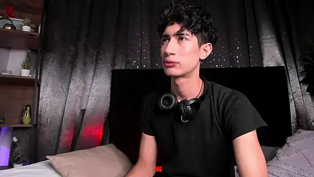 NovaaWheler online show from November 2025 07:23:02 PM