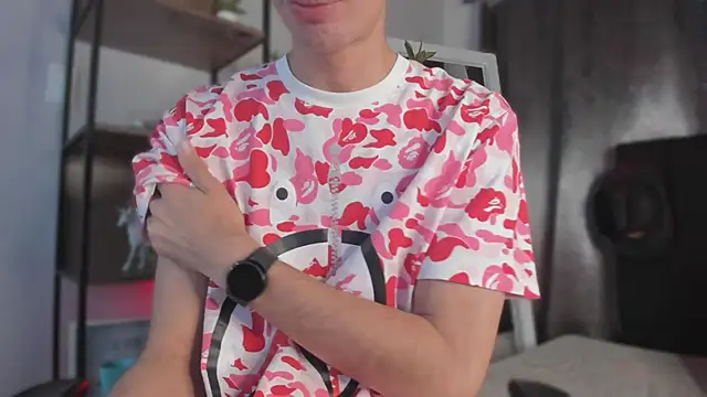 Snapshot of NovaaWheler chatting on May 2026 12:44:01 PM NovaaWheler online show from May 2026 12:44:01 PM