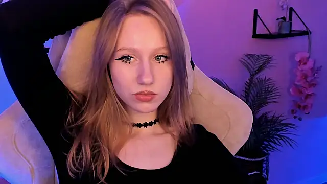 DariaTate online show from October 2025 11:35:01 AM