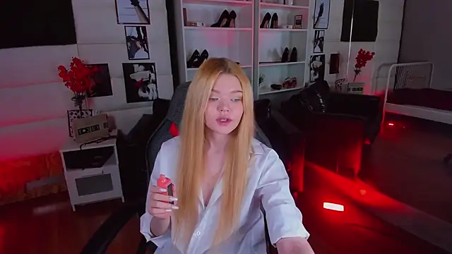 AdeleCartier online show from February 2025 04:22:01 AM