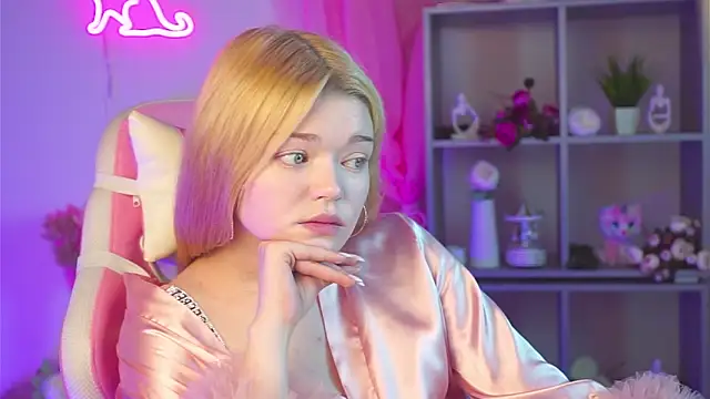 AdeleCartier online show from March 2025 04:05:02 AM