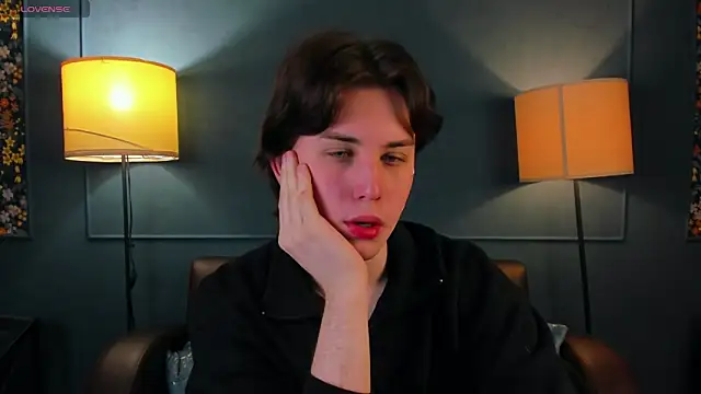 Snapshot of AdrianoAubert chatting on February 2026 03:07:01 AM AdrianoAubert online show from February 2026 03:07:01 AM