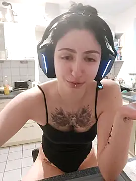Snapshot of Gamergirl-Linela chatting on April 2026 06:28:01 PM Gamergirl-Linela online show from April 2026 06:28:01 PM