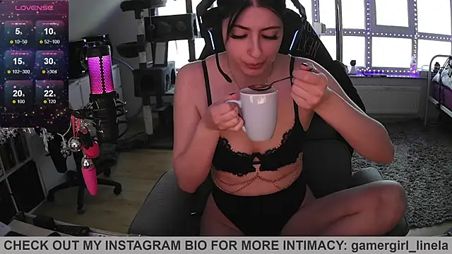 Snapshot of Gamergirl-Linela chatting on July 2026 04:43:02 AM Gamergirl-Linela online show from July 2026 04:43:02 AM