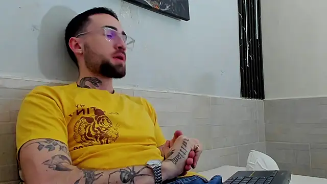 Luke davis01 online show from February 2025 12:43:02 PM