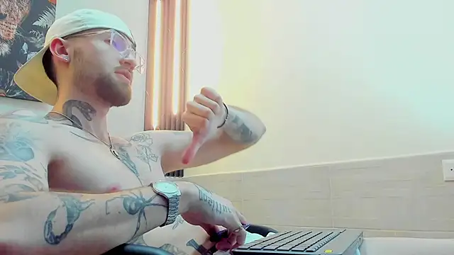 Luke davis01 online show from February 2025 03:46:01 PM