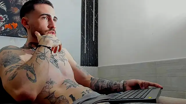 Luke davis01 online show from February 2025 03:53:01 PM