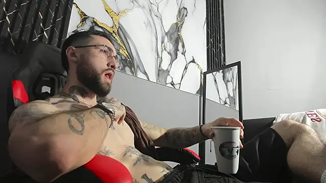 Luke davis01 online show from September 2025 01:22:01 PM