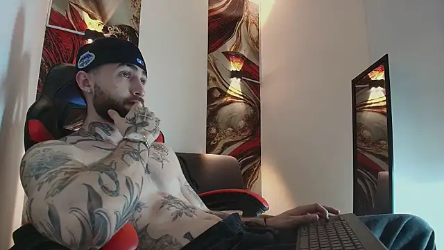 Luke davis01 online show from December 2025 01:17:01 PM