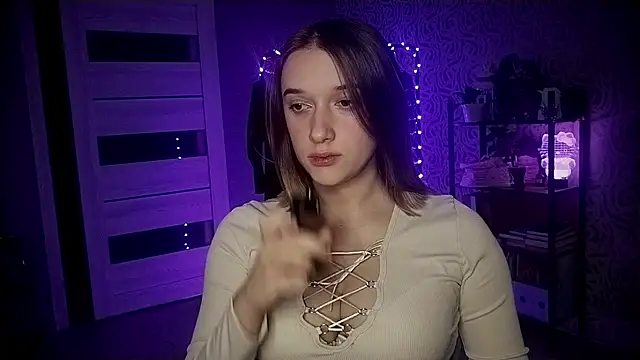 Snapshot of kamilla_shy chatting on February 2025 10:22:01 PM kamilla shy online show from February 2025 10:22:01 PM