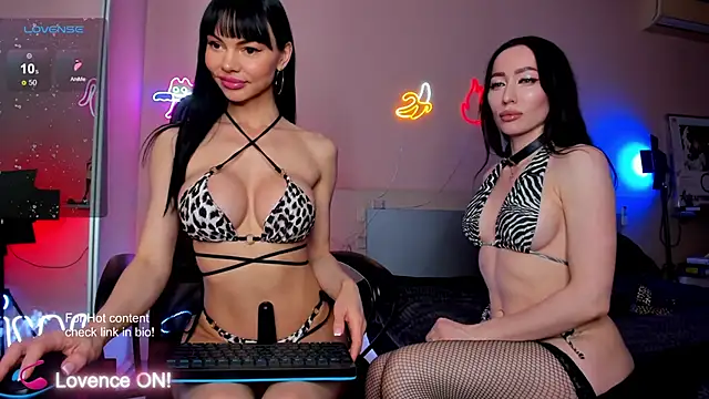 Snapshot of AmyLeeplay chatting on February 2025 12:55:02 PM AmyLeeplay online show from February 2025 12:55:02 PM