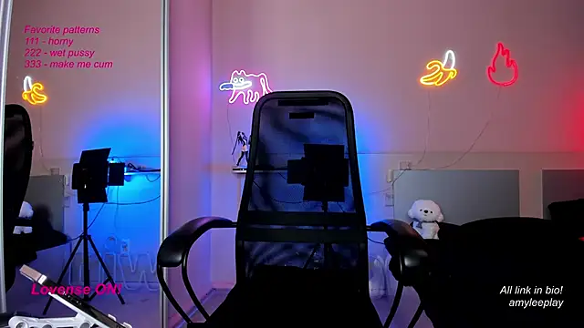 Snapshot of AmyLeeplay chatting on February 2025 04:31:02 PM AmyLeeplay online show from February 2025 04:31:02 PM