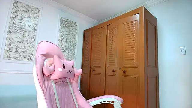 Snapshot of Danella_houston chatting on November 2025 07:03:01 PM Danella houston online show from November 2025 07:03:01 PM