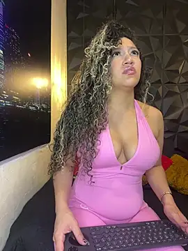 Snapshot of MiaCurly3 chatting on February 2026 04:33:02 AM MiaCurly3 online show from February 2026 04:33:02 AM