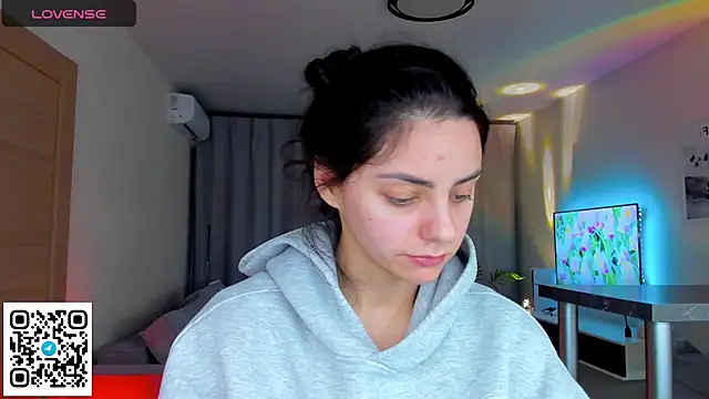 EmiliaZen online show from April 2026 04:33:02 PM