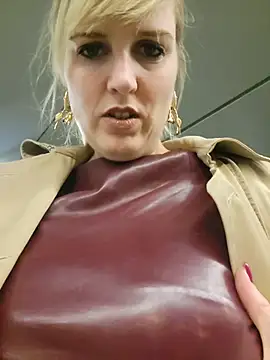 Sexybiene969 online show from October 2025 05:14:02 PM