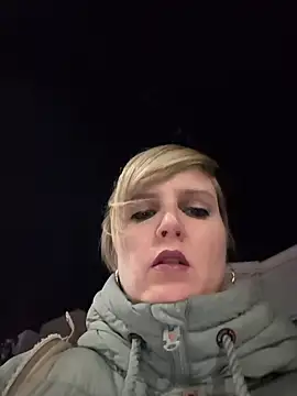 Sexybiene969 online show from November 2025 05:04:01 PM