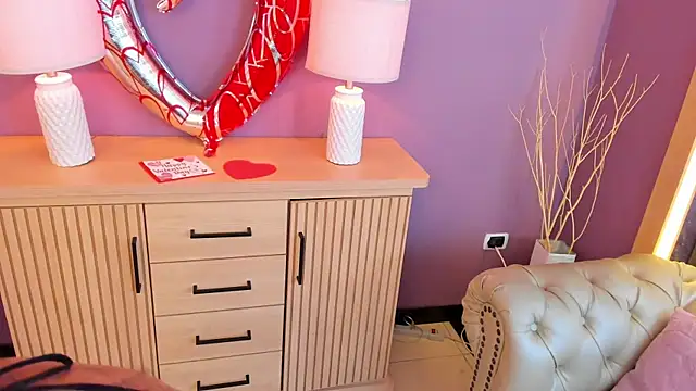 scarlet edwars online show from February 2025 12:11:01 PM