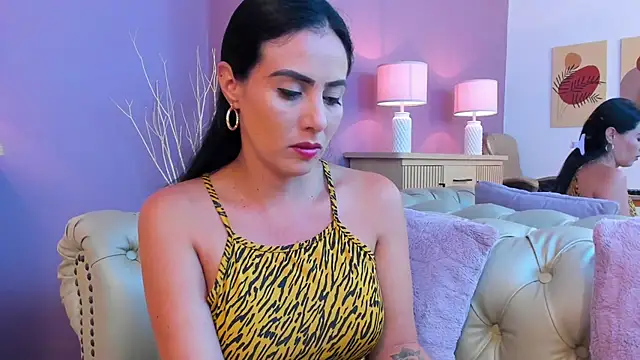 scarlet edwars online show from February 2025 12:06:02 PM