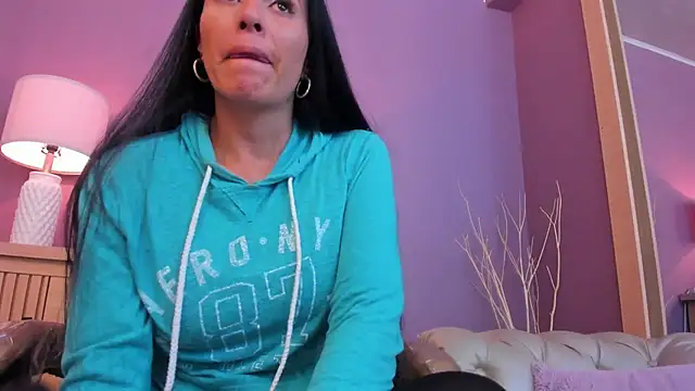 scarlet edwars online show from March 2025 06:33:01 PM