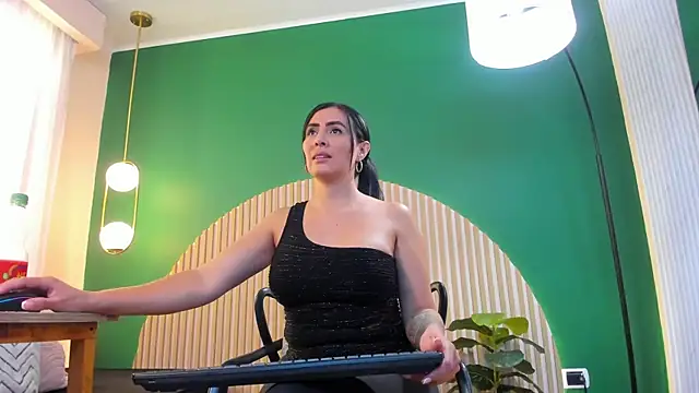 scarlet edwars online show from January 2026 06:35:01 PM