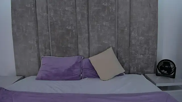 Snapshot of ValerieHyde chatting on February 2025 02:39:01 AM ValerieHyde online show from February 2025 02:39:01 AM