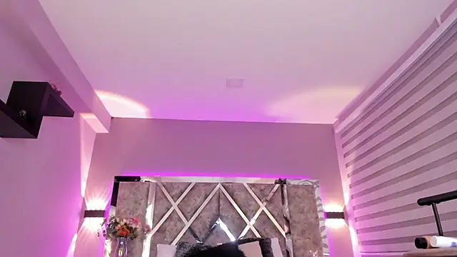 Snapshot of ValerieHyde chatting on March 2025 06:32:02 AM ValerieHyde online show from March 2025 06:32:02 AM