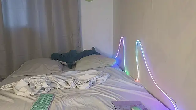 Julian wins online show from April 2026 01:03:01 AM