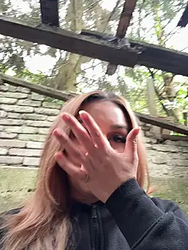 hotamanda01 online show from April 2026 12:33:01 PM